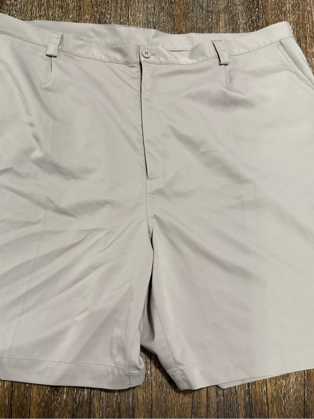 Under Armour Men's Light Gray Performance Flat-Front Shorts